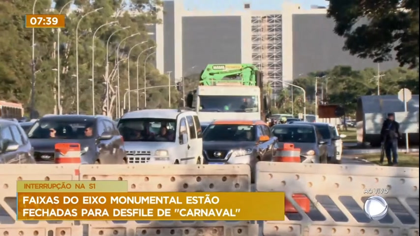 Vídeo: Faixas do Eixo Monumental são interditadas para desfile de escolas de samba