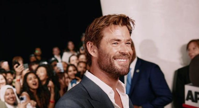 Chris Hemsworth aparece com visual irreconhecível nas gravações de