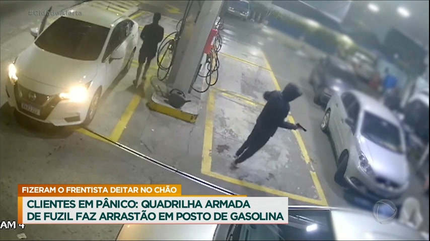 Vídeo: Quadrilha fortemente armada faz arrastão de posto de gasolina no RJ