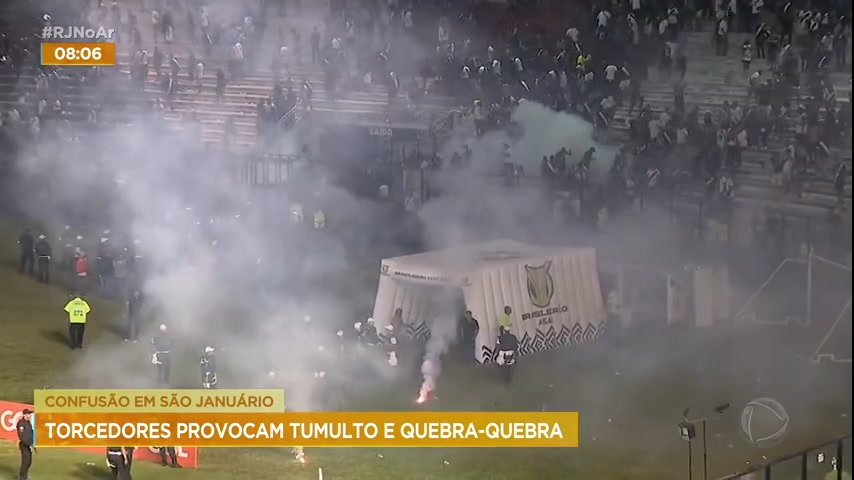 Vídeo: Torcedores provocam tumulto após derrota do Vasco em São Januário