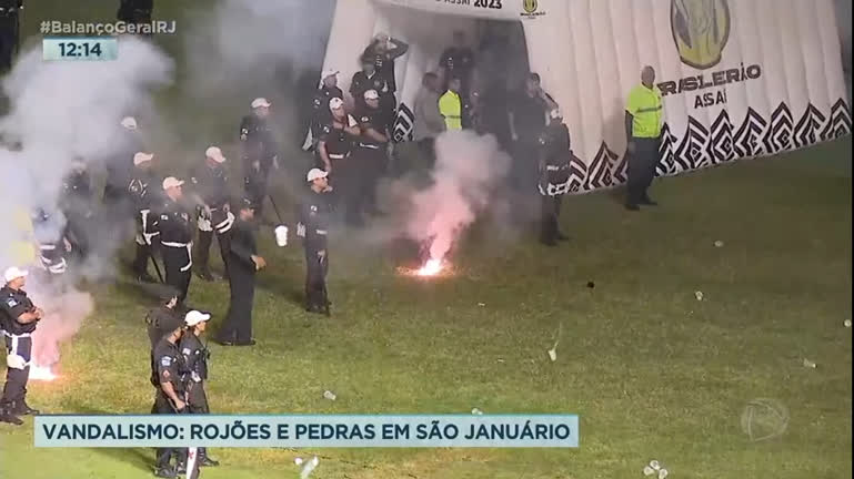 Vídeo: Vandalismo e confusão são registradas após derrota do Vasco em São Januário