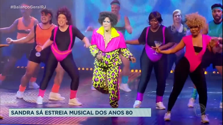 Vídeo: Cantora Sandra Sá apresenta musical relembrando os anos 80, na zona sul do Rio