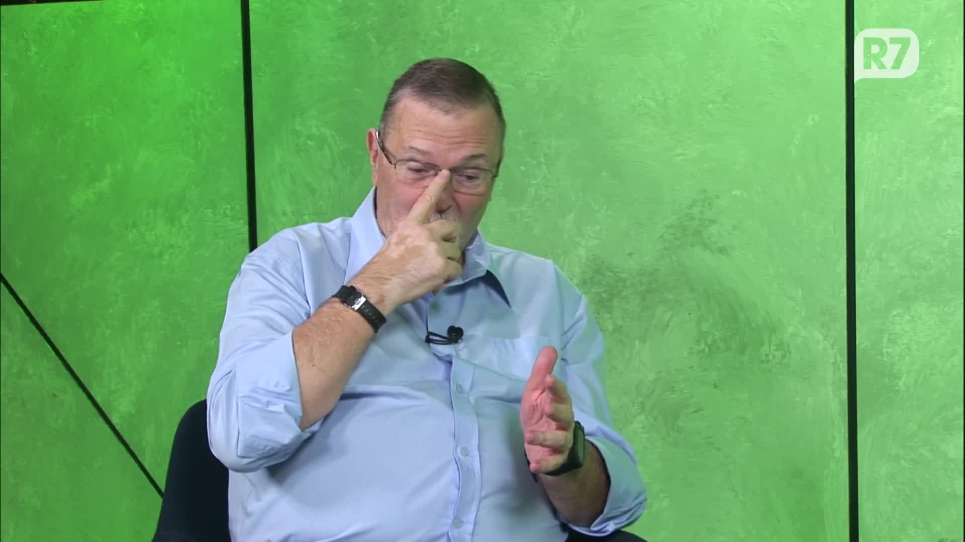 Vídeo: Chico Lang pegou pedaço de madeira para bater em técnico do Corinthians após discussão na TV