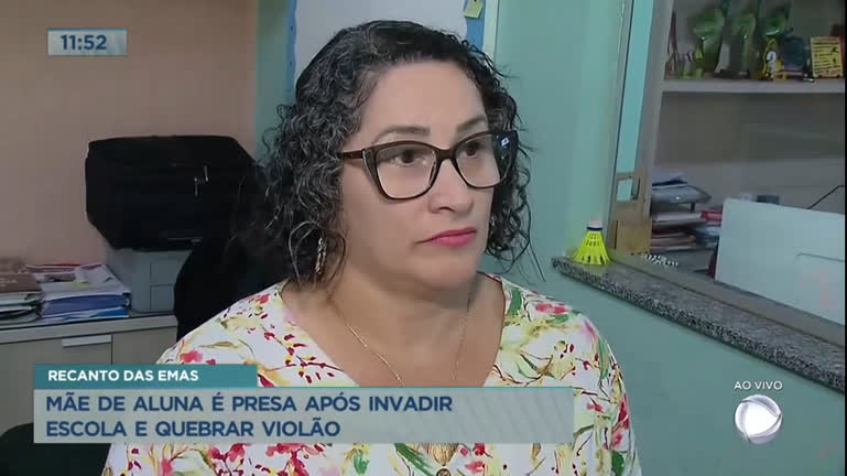 Vídeo: Diretora fala sobre mãe de aluna que foi presa após invadir escola