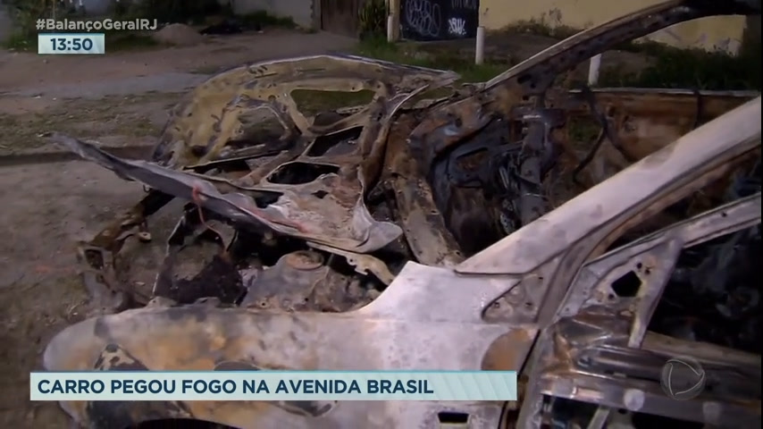 Vídeo: Carro pega fogo na avenida Brasil após abastecimento em posto de combustíveis