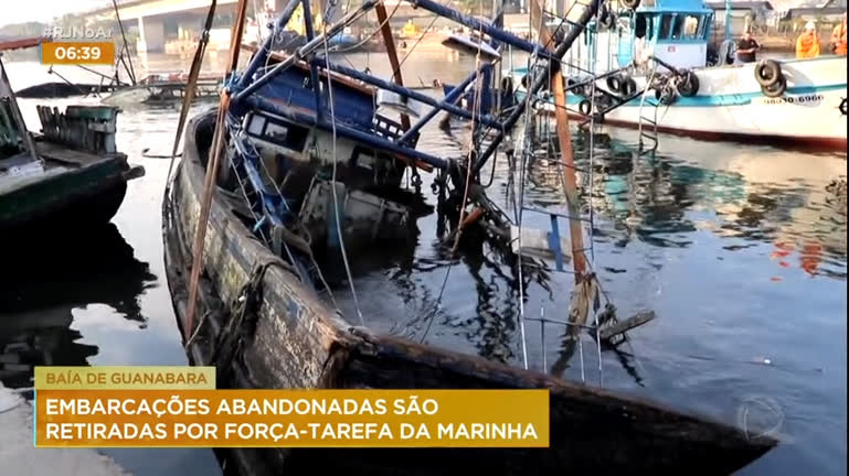 Vídeo: Marinha remove embarcações abandonadas da Baia de Guanabara