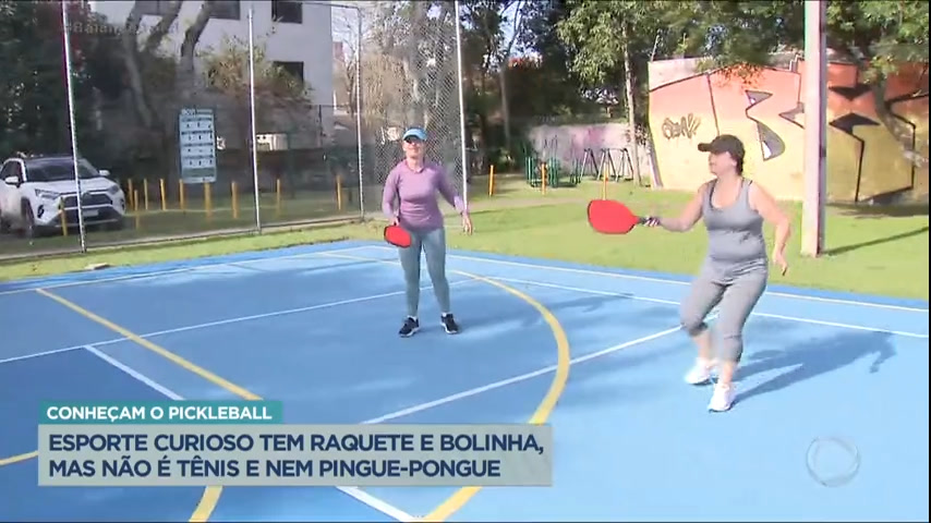 PICKLEBALL: CONHEÇA O ESPORTE COM RAQUETE QUE COMEÇA A CRESCER NO BRASIL 