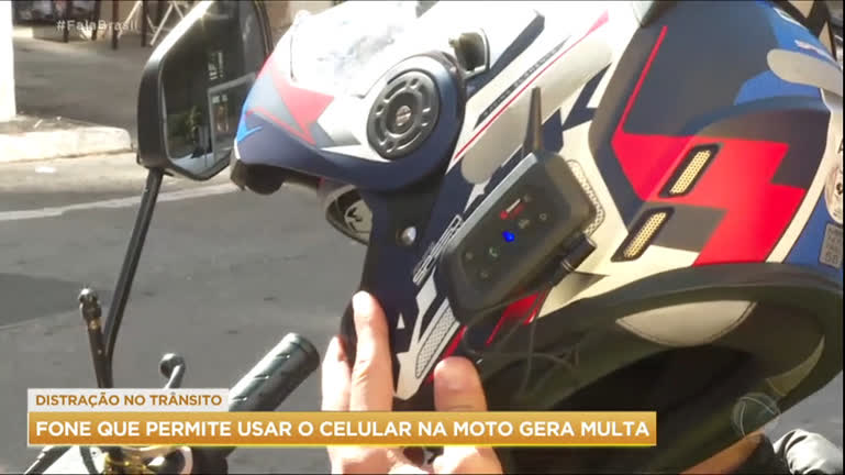 Vídeo: Fone de ouvido com microfone distrai motociclistas, diz especialista