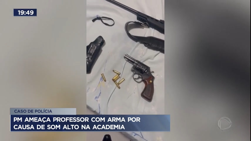 Vídeo: PM ameaça professor com arma por causa de som alto na academia