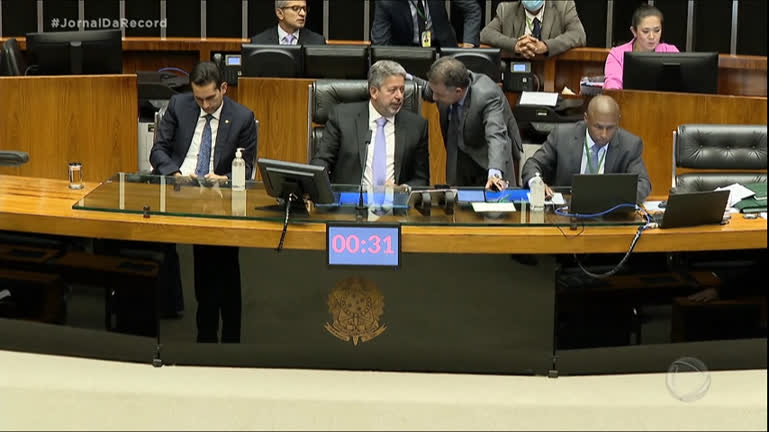 Vídeo: Arthur Lira suspende reuniões na Câmara e prioriza votação da reforma tributária para esta semana