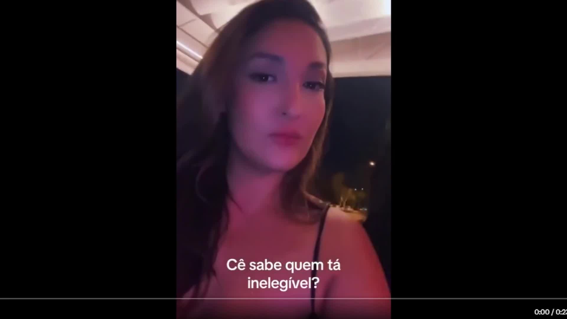 Vídeo: Jair Renan Bolsonaro mostra o dedo do meio ao ser zombado por causa do pai