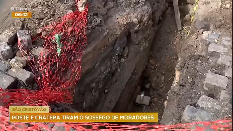 Vídeo: Cratera aberta causa transtornos a moradores na zona norte do Rio