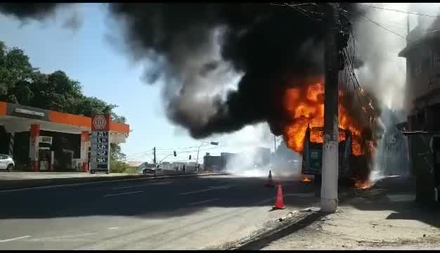 Vídeo: Veja vídeo de ônibus pegando fogo na zona norte de SP