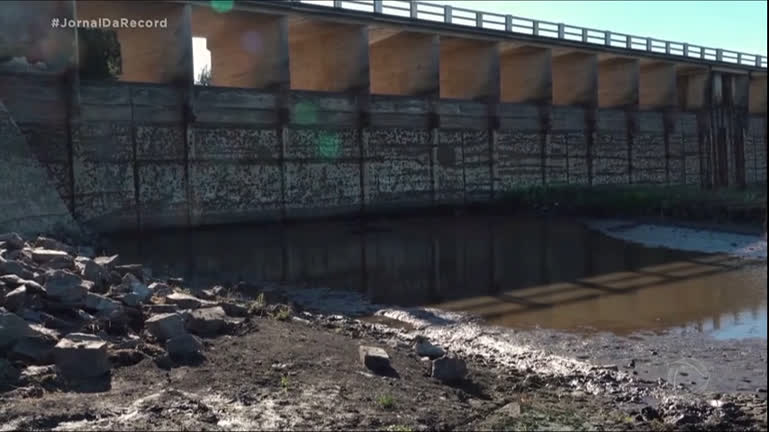 Vídeo: Minuto JR Mundo : Montevidéu, capital do Uruguai, pode ficar sem água potável em duas semanas