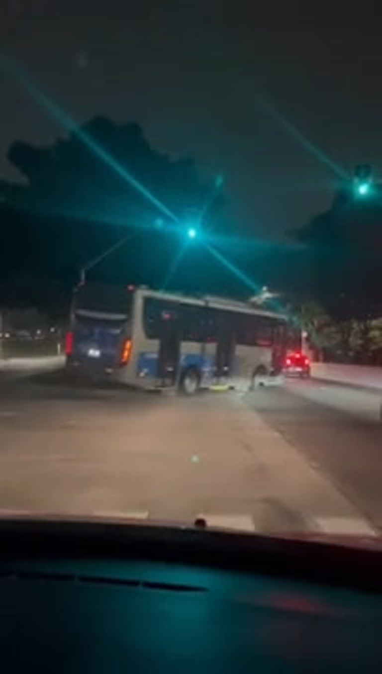 Vídeo: Veja vídeo de motorista de ônibus dirigindo desgovernado em SP