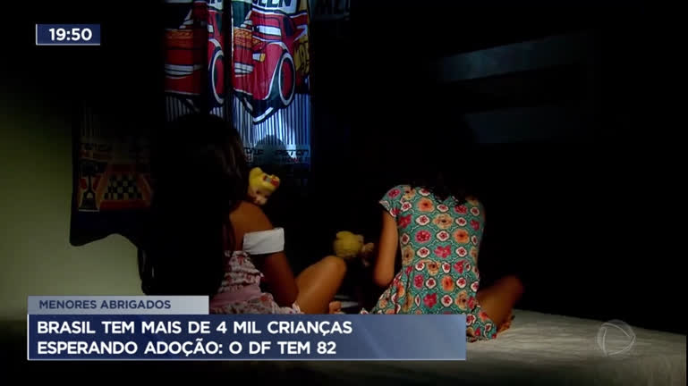Vídeo: Brasil tem mais de quatro mil crianças esperando adoção