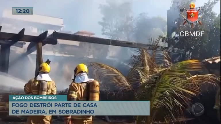 Vídeo: Casa pega fogo em Sobradinho (DF)
