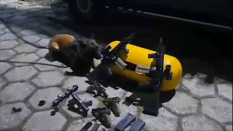 Vídeo: Minuto JR : cães farejadores ajudam PRF a encontrar arsenal escondido em cilindro de gás de veículo