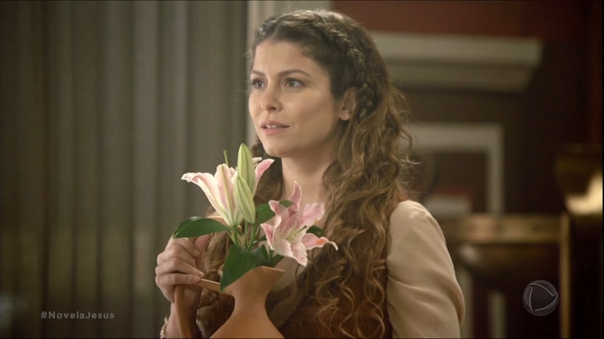 Vídeo: Livona recebe flores de Hélio, mas frustra os planos do rapaz | Jesus