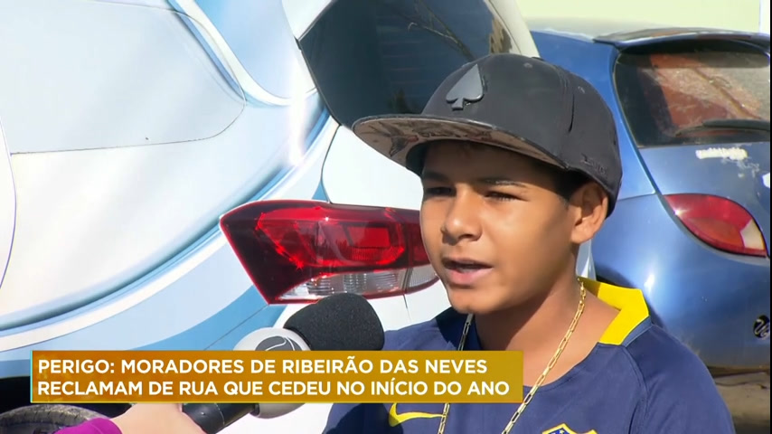 Vídeo: Moradores de Ribeirão das Neves (MG) reclamam do perigo causado por rua que cedeu no início do ano