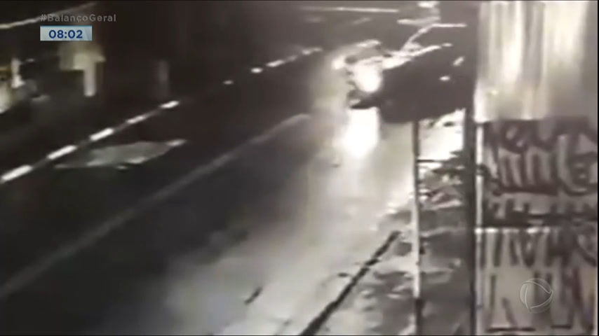 Vídeo: Polícia procura motorista que atropelou e matou entregador em SP