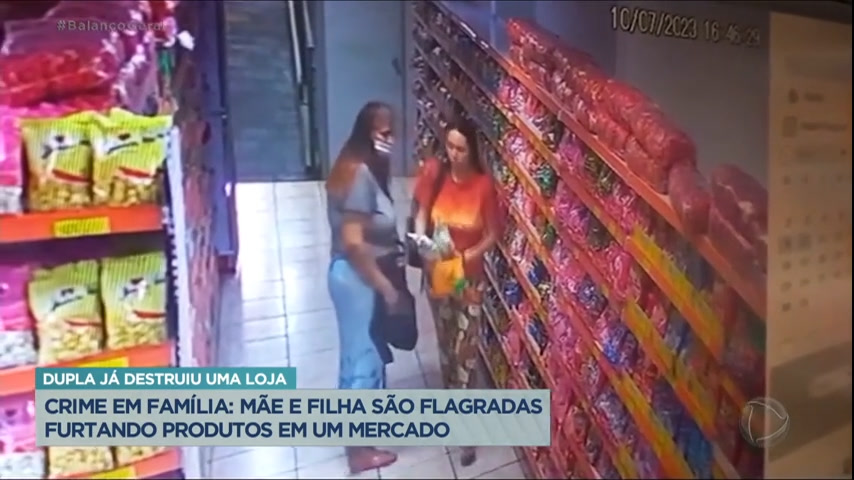 Vídeo: Crime em família: mãe e filha são flagradas furtando mercado