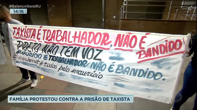 Vídeo: Familiares protestam contra prisão de taxista no Rio