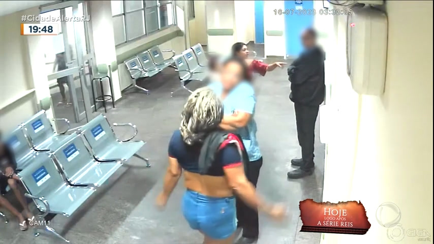Vídeo: Mulher flagrada agredindo funcionário em hospital é identificada pela polícia no Rio