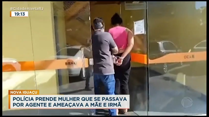 Vídeo: Mulher que se passava por policial e ameaçava família é presa na Baixada Fluminense