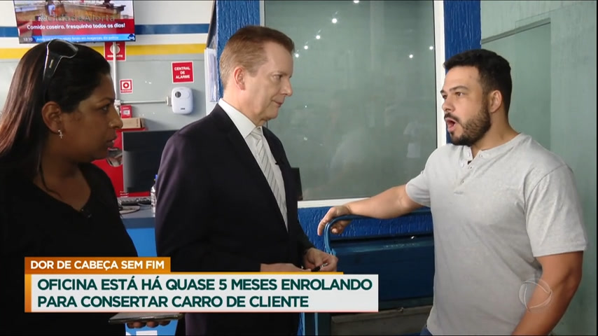 Vídeo: Celso Russomanno ajuda cliente 'enrolada' por oficina mecânica há quase cinco meses