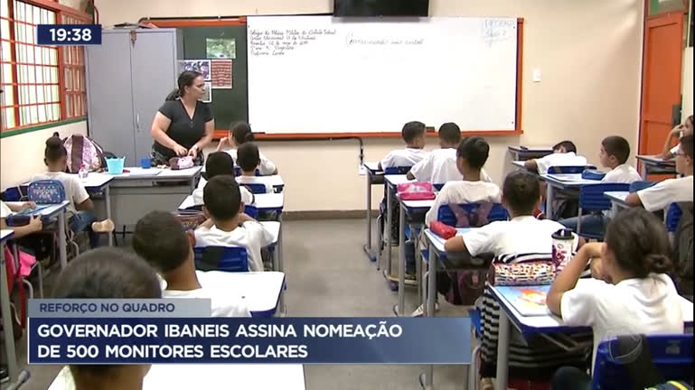 Governador Ibaneis assina nomeação de 500 monitores escolares