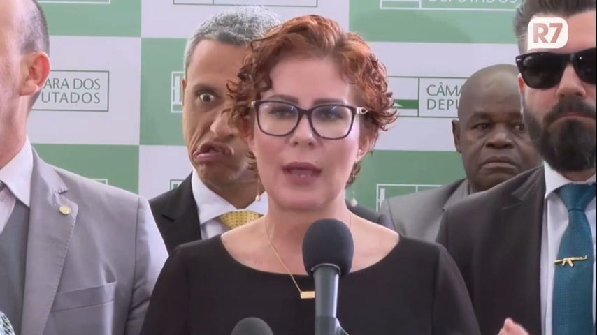 NA CPMI CARLA ZAMBELLI FICA INDIGNADA #NOTICIASFAMILIA #COMENTARISTADE