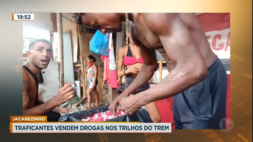 Vídeo: Polícia Civil identifica traficante após reportagem exclusiva da Record TV Rio