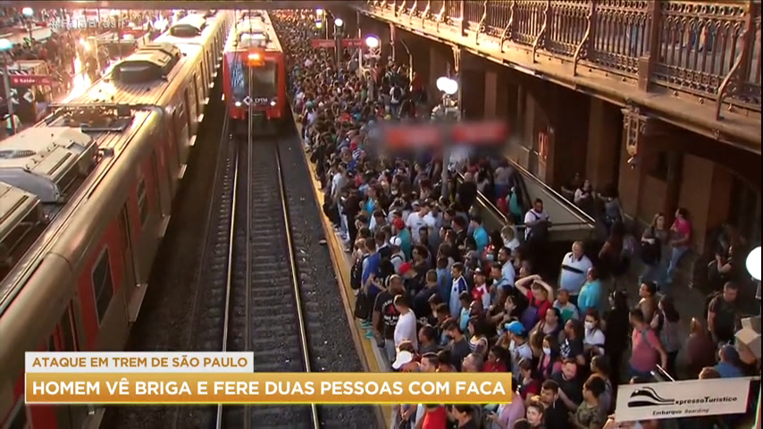 Vídeo: Homem ataca duas pessoas com uma faca dentro do trem em São Paulo