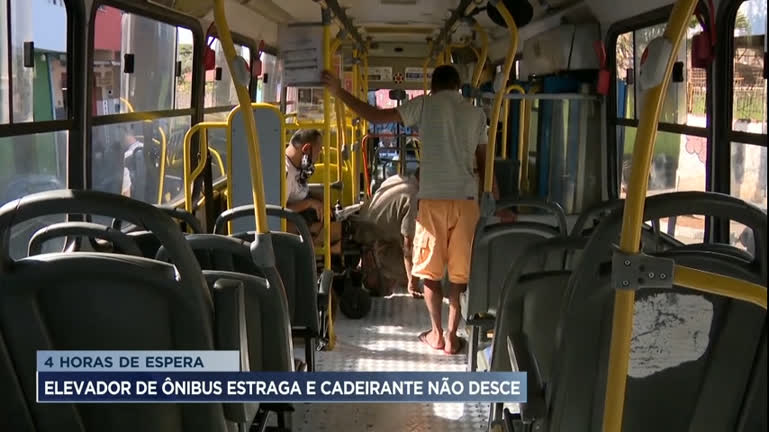 Vídeo: "Passando por essa humilhação", diz cadeirante que ficou preso em ônibus após elevador de veículo estragar