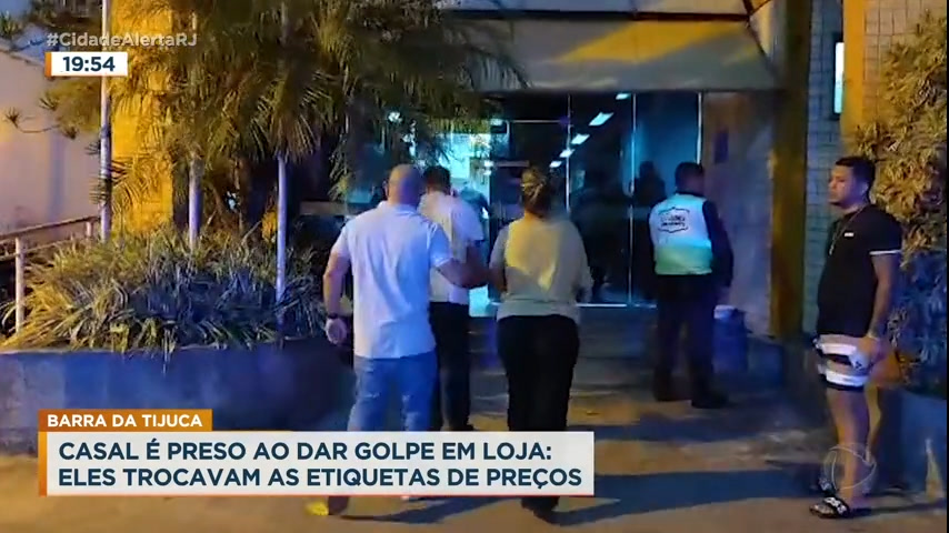 Vídeo: Casal é preso por suspeita de aplicar golpe em loja na zona oeste do Rio