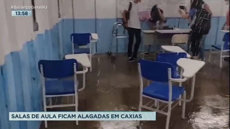 Vídeo: Alunos reclamam de salas alagadas e paredes que dão choque em escola municipal, no RJ