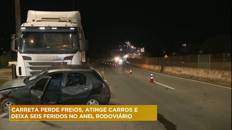 Vídeo: Motorista perde controle de carreta e arrasta cinco veículos em acidente no Anel Rodoviário em BH