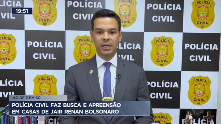 Vídeo: Polícia Civil faz busca e apreensão em casas de Jair Renan Bolsonaro
