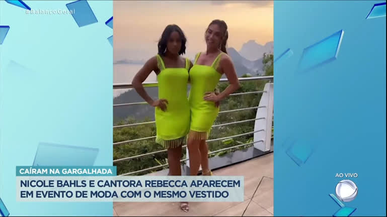 Vídeo: Nicole Bahls e cantora Rebecca aparecem em evento de moda com mesmo vestido