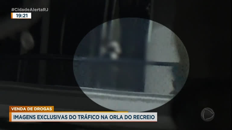 Vídeo: "A base da polícia não intimida eles não", diz moradora sobre tráfico de drogas no Recreio dos Bandeirantes