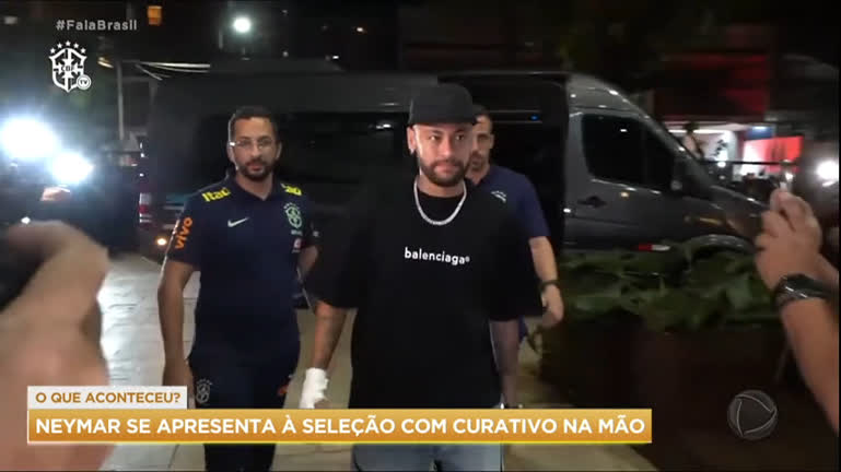 Vídeo: Fala Esporte: Neymar chega ao Brasil para jogos em busca de vaga na Copa e curativo na mão chama a atenção