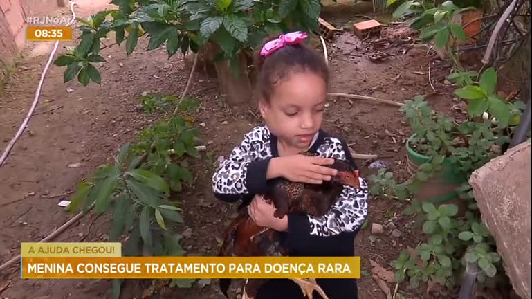 Vídeo: Menina com doença rara consegue tratamento no Rio de Janeiro
