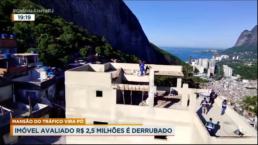 Vídeo: Prefeitura do Rio fiscaliza outras construções ilegais na Rocinha