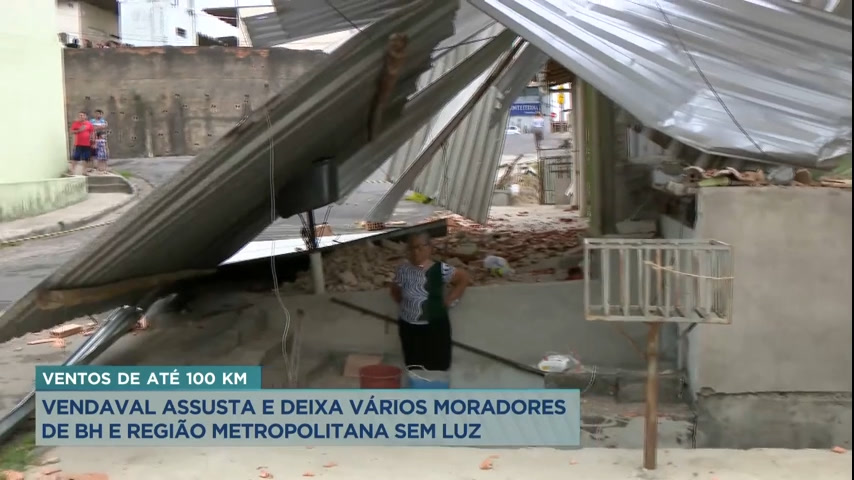 Vídeo: Vendaval derruba postes em bairro na região metropolitana de BH