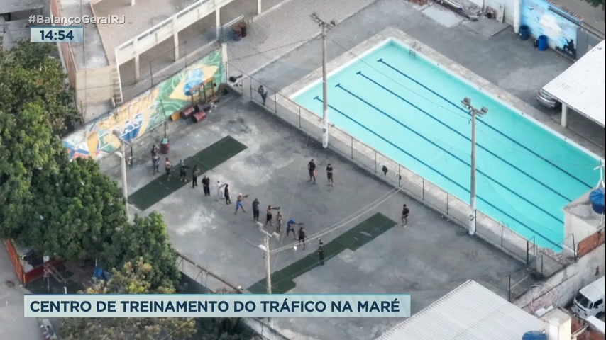 Vídeo: Drone da polícia flagra treinamento de táticas para homens do tráfico no Complexo da Maré