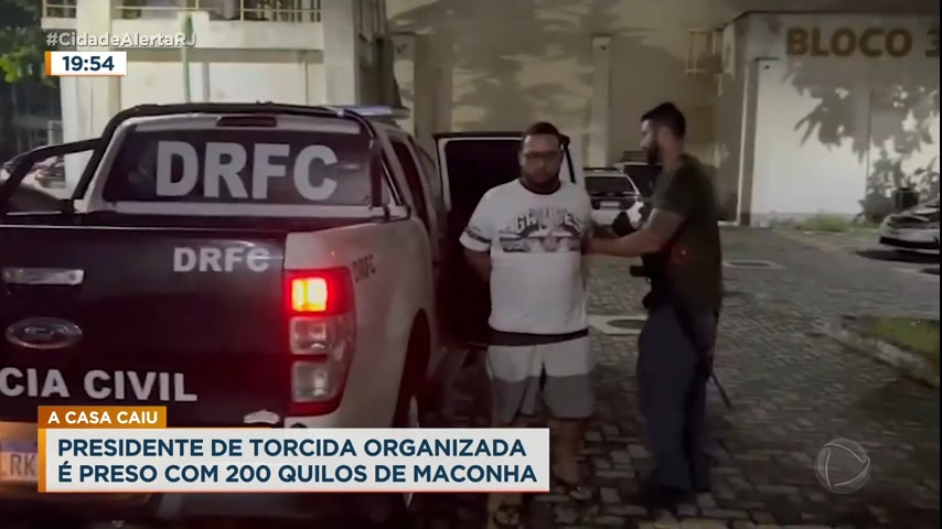 Vídeo: Polícia Civil apreende 200 kg de maconha em carro do presidente da torcida organizada do Botafogo
