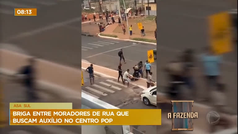 Vídeo: Vídeo: moradores de rua brigam em frente ao Centro Pop, na Asa Sul (DF)