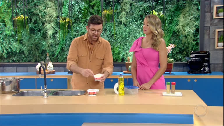 Vídeo: Truques de Cozinha : Saiba como amolecer a manteiga rapidamente