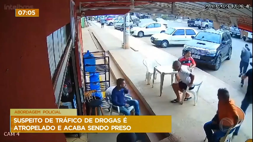 Vídeo: Suspeito de tráfico de drogas é atropelado e preso depois de abordagem policial em Vicente Pires (DF)